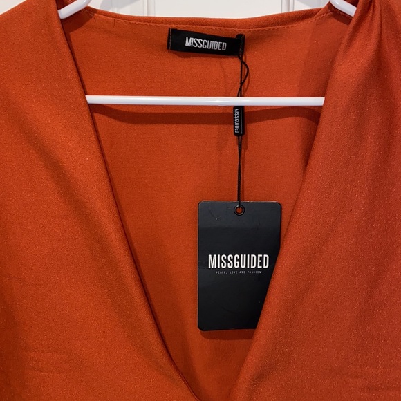 NWT. Missguided Orange Cape Mini Dress. Size 4 US. - Picture 3 of 5